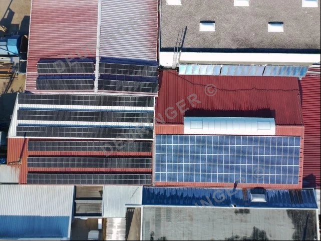 Photovoltaik-Anlage auf den Hallendächern von Deuringer Maschinenbau